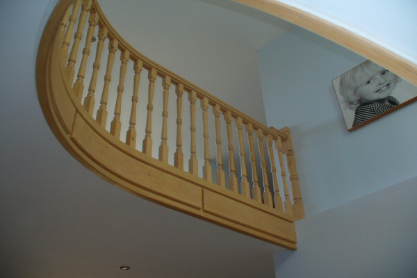 Curved balustrade in maple
