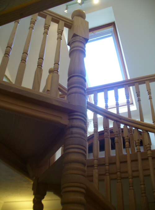 Spiral Staircase - Shows contoured central column