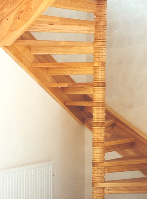 Spiral Staircase - Shows contoured central column