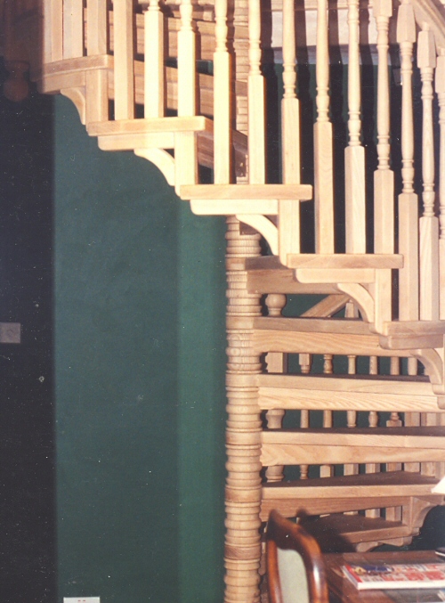 Spiral staircase - Shows contoured central column